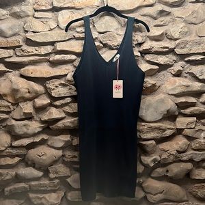 Sleeveless, dark green ribbed sweater dress